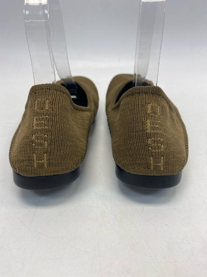 NWOT Oesh US Size 9 Brown Knit Flats