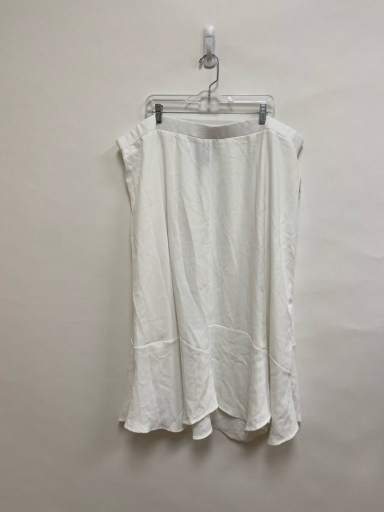 NWT Catherines  SIZE  3X White Plus Size Skirt