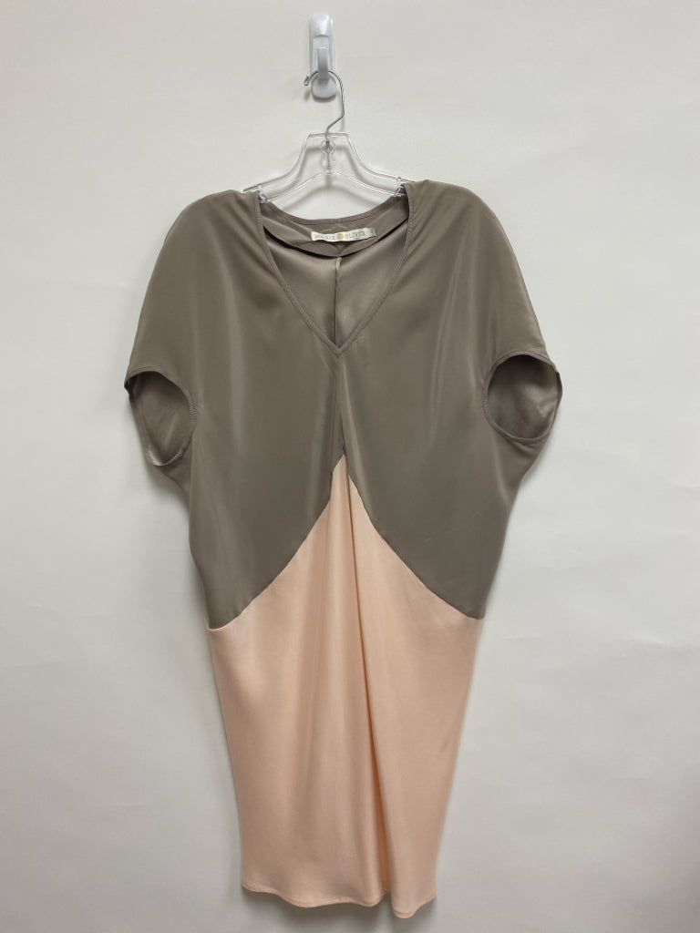 Marie Oliver Size XS Taupe Peach Color Block Batwing Ladies Dress
