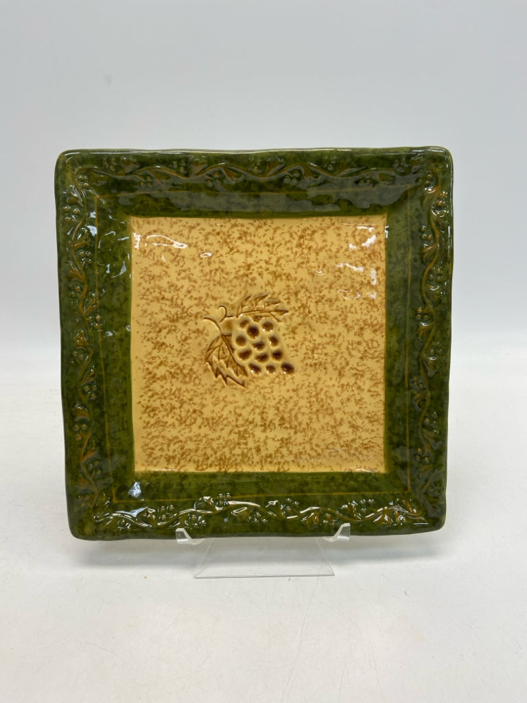 Green Tan Grapes Ceramic Plate (s)