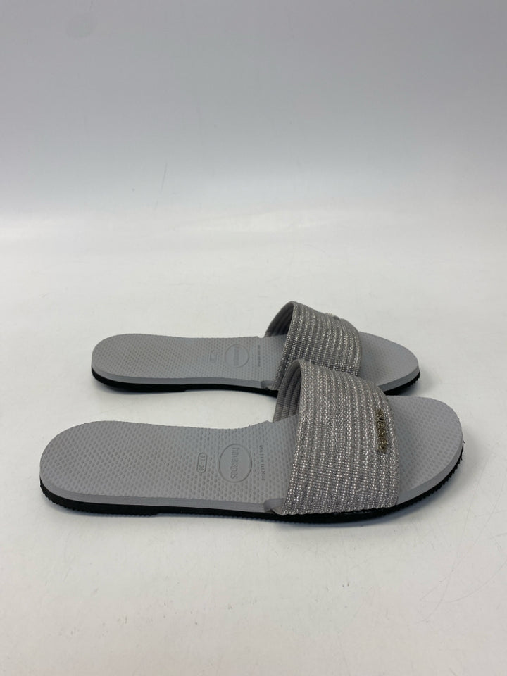 Size 7/8 Silver/Gray Shimmery Sandals