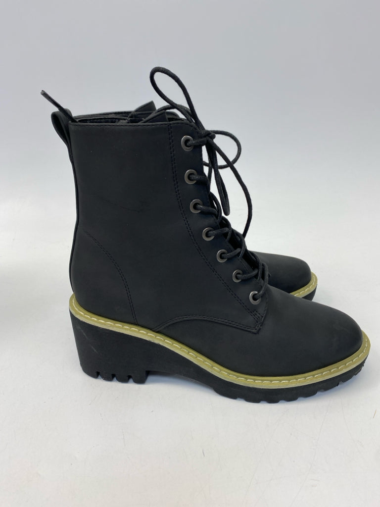 NWOT Corkys US Shoe Size 7 Black Lace-up Boots
