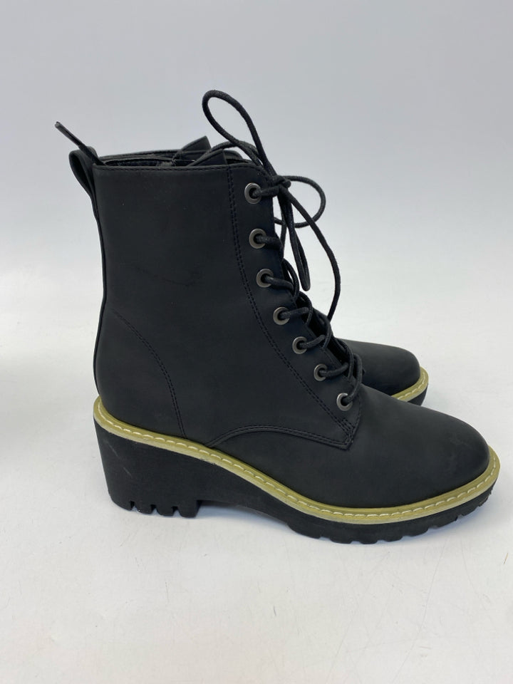 NWOT Corkys US Shoe Size 7 Black Lace-up Boots
