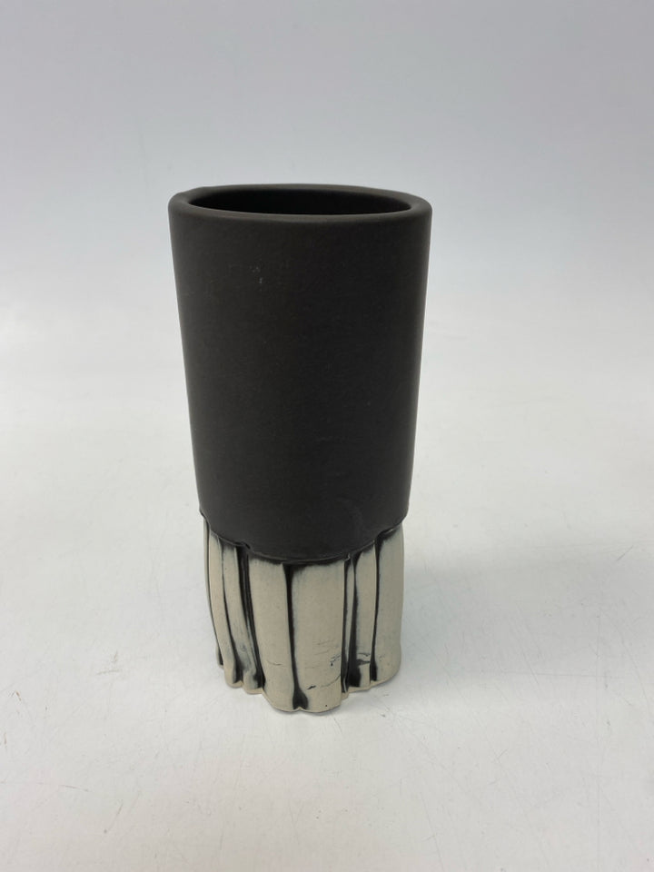 Black White Pottery