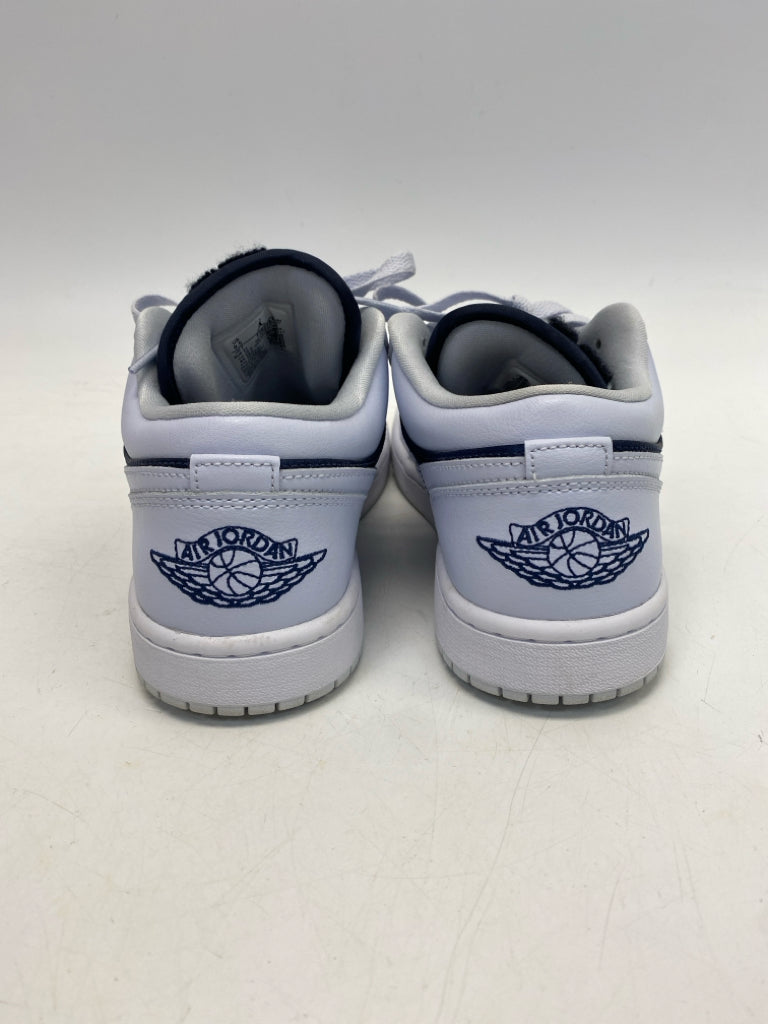 Nike  Size 9.5 Powder Blue Navy Lace-up Sneakers