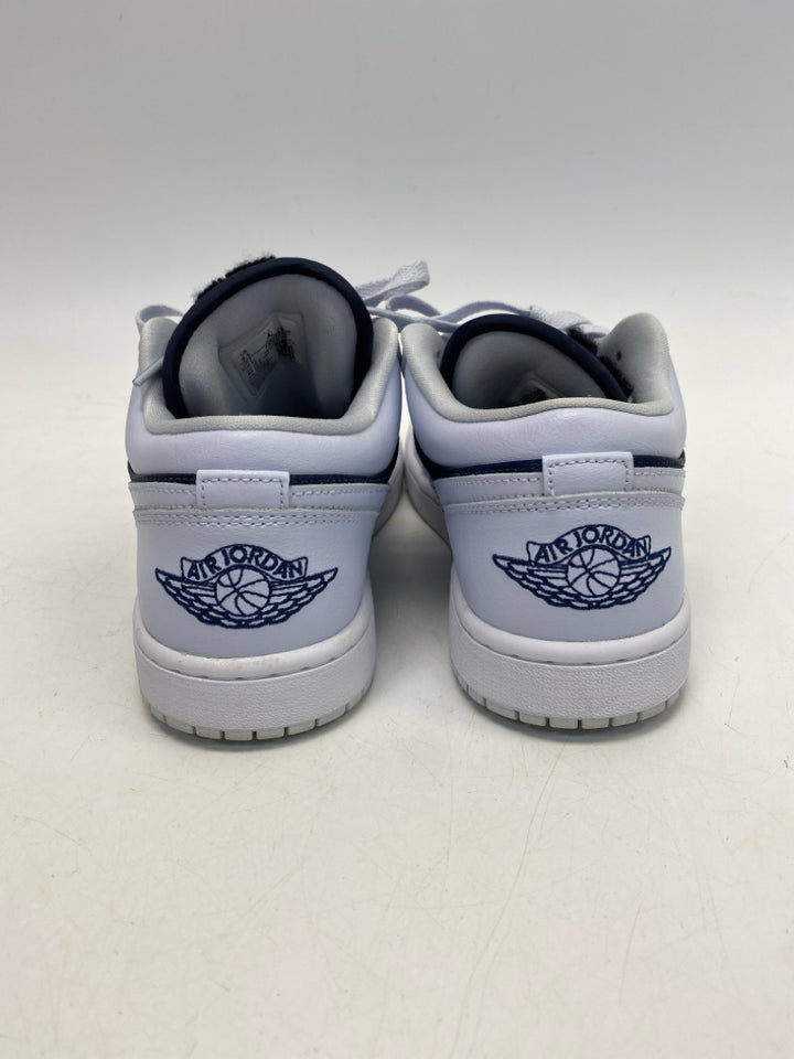 Nike  Size 9.5 Powder Blue Navy Lace-up Sneakers