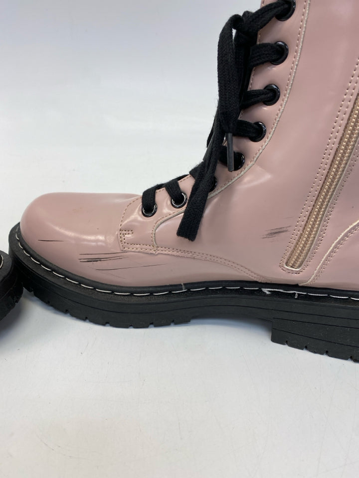 True Craft  Size 7.5 Blush Black Lace-up Boots