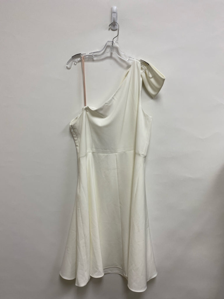 SIZE  20 White Bows Sleeveless Plus Size Dress