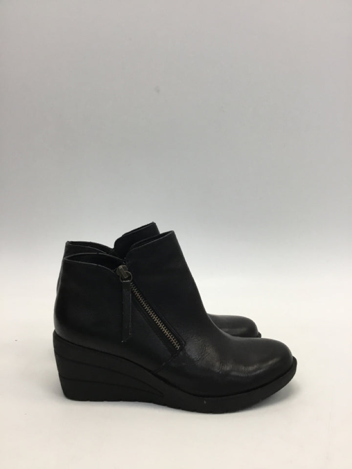 Sofft US Shoe Size 7 Black Side Zipper Leather Boots