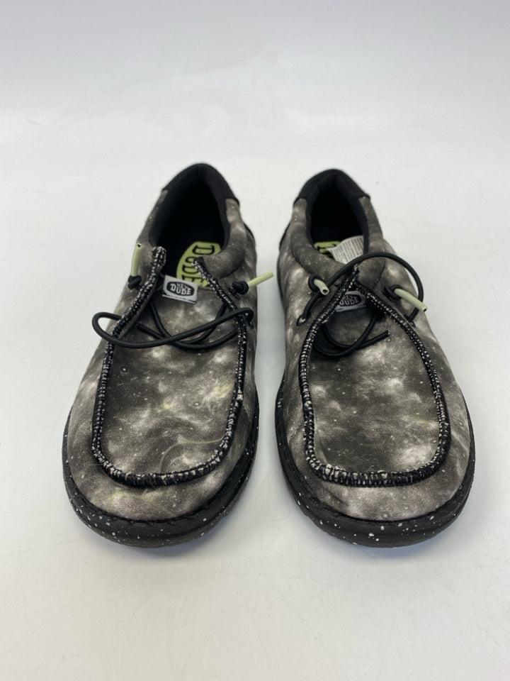 NWOT Hey Dude SIZE 1 Gray Black Boy&