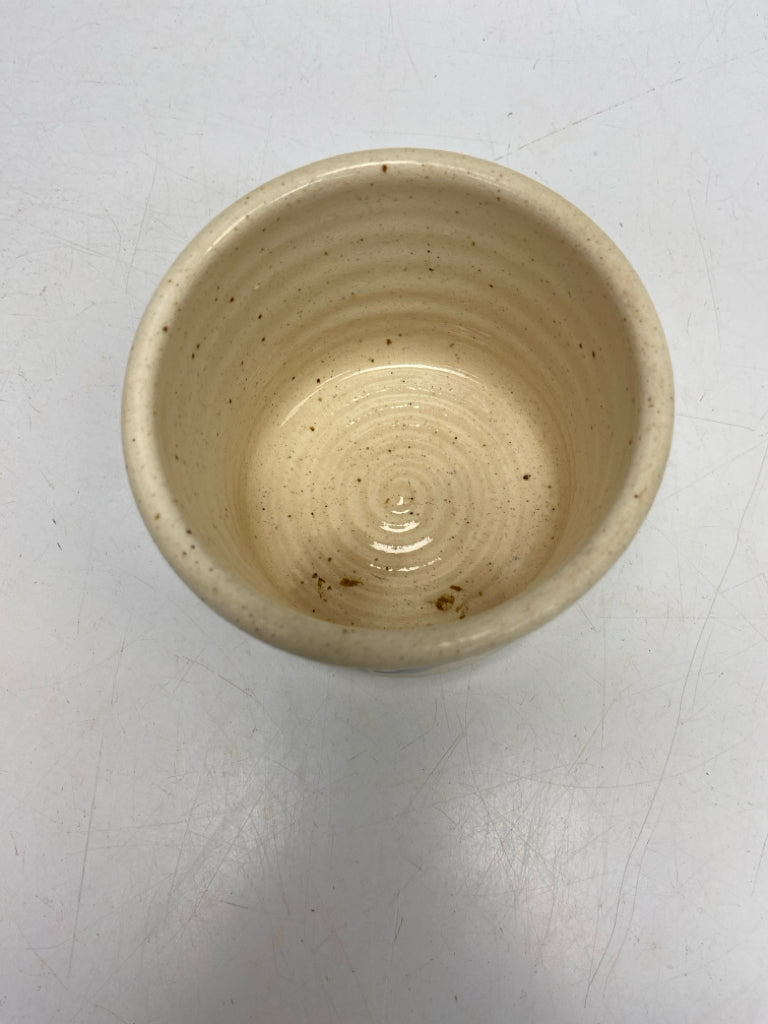 Cream/Blue Pottery