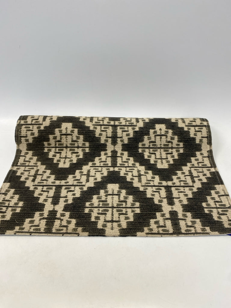 Tahari Gray Cream Geometric Rug