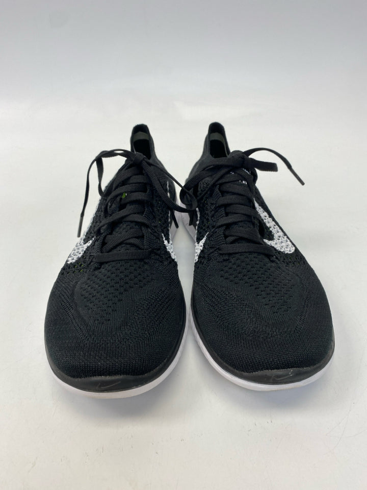 Nike  Size 9 Black Lace-up Fabric Sneakers