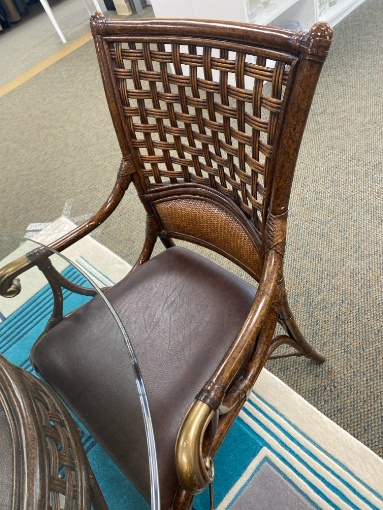 Brown/Clear Table