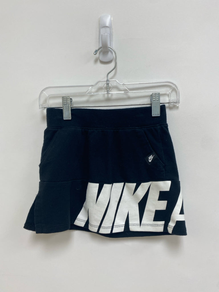 Nike SIZE 6/7 Black White Logo Girl&