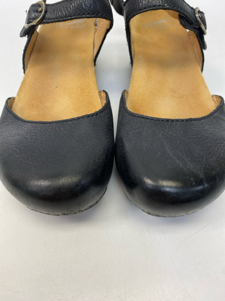 Dansko EU Shoe Size 40 US Shoe Size Black Clogs