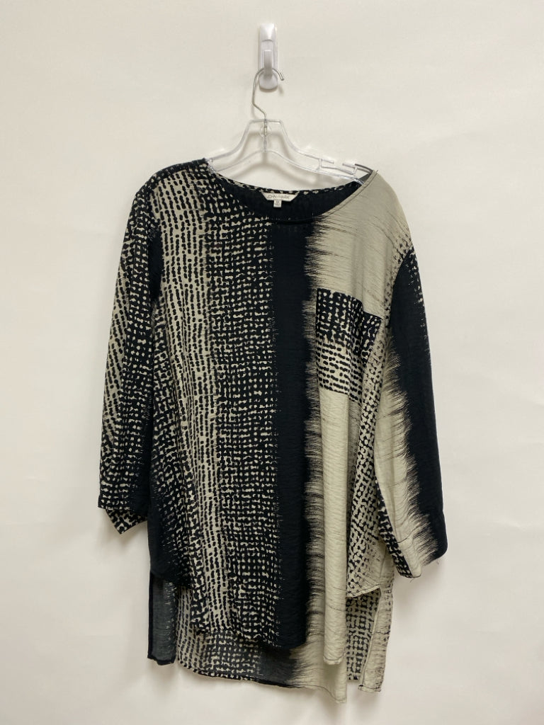 JOHN MARK  SIZE  1X Black/Cream Abstract Tunic Plus Size Top