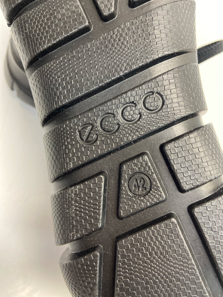 Ecco  Size 42 Black Perforated Sneakers