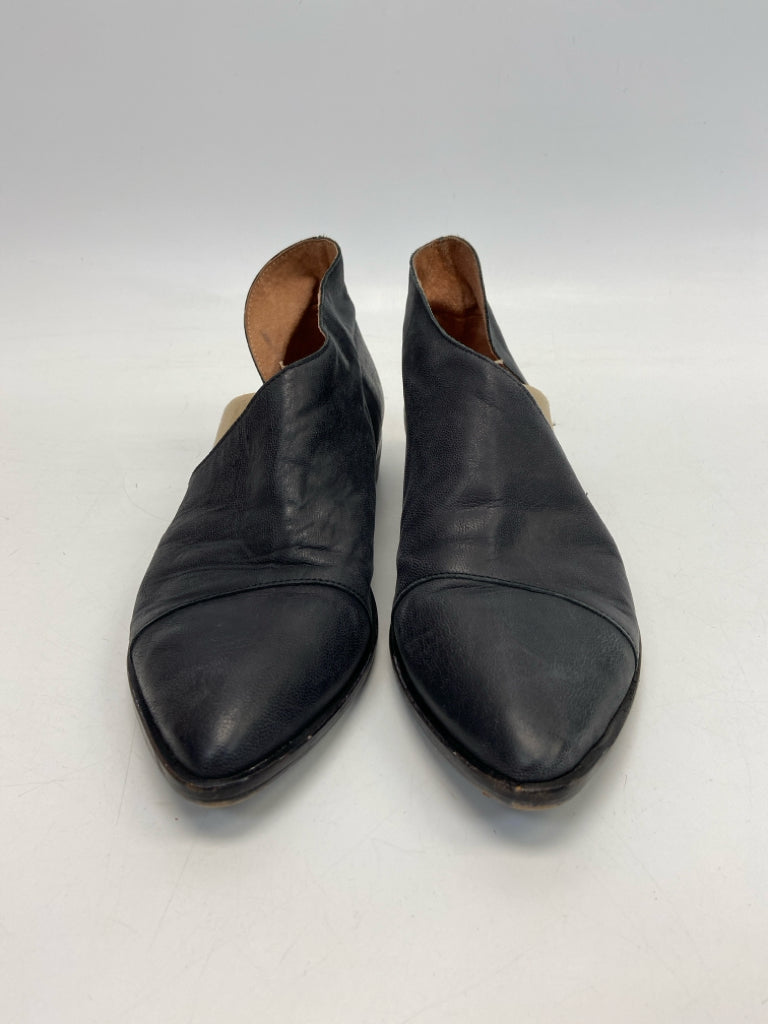Free People  Size 39.5 Black Flats