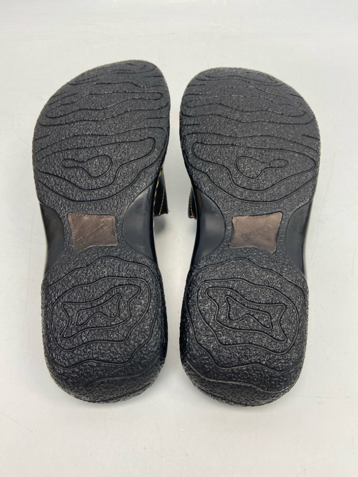 NWOT Born  Size 7 Bronze Sandals