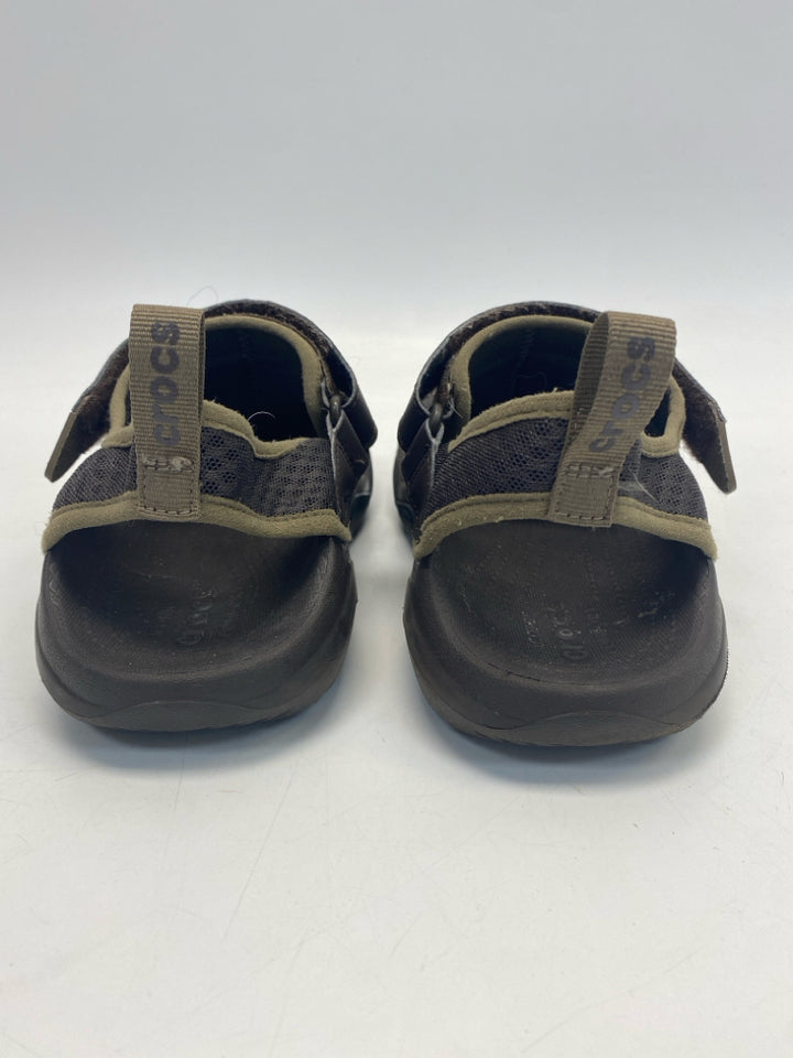Crocs Size 9 Brown Men&