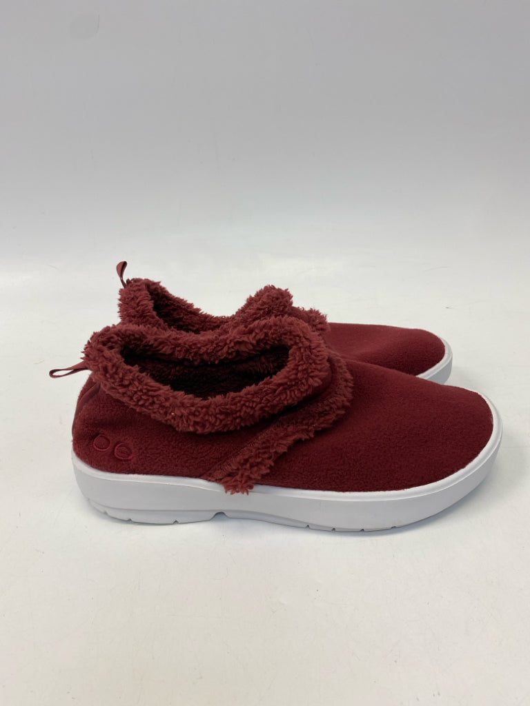Oofos  Size 10 Dark Red Fuzzy Sneakers