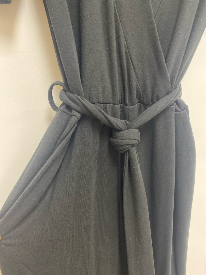 Quince Size XS Black V Neck Ladies Jumpsuit