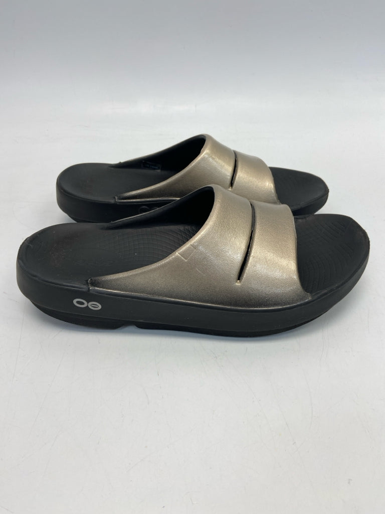 Oofos  Size 7 Gold Metallic Sandals