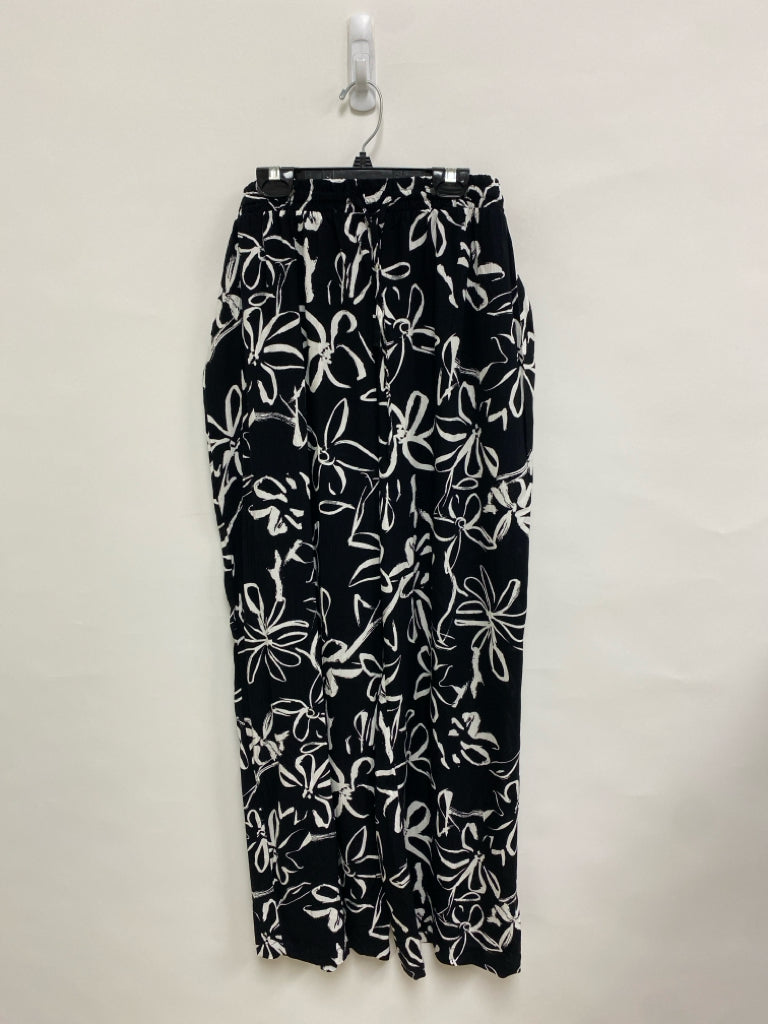 NWT SABRINA LAUREN Size XL Black White Flowers Pull-on Ladies Pants