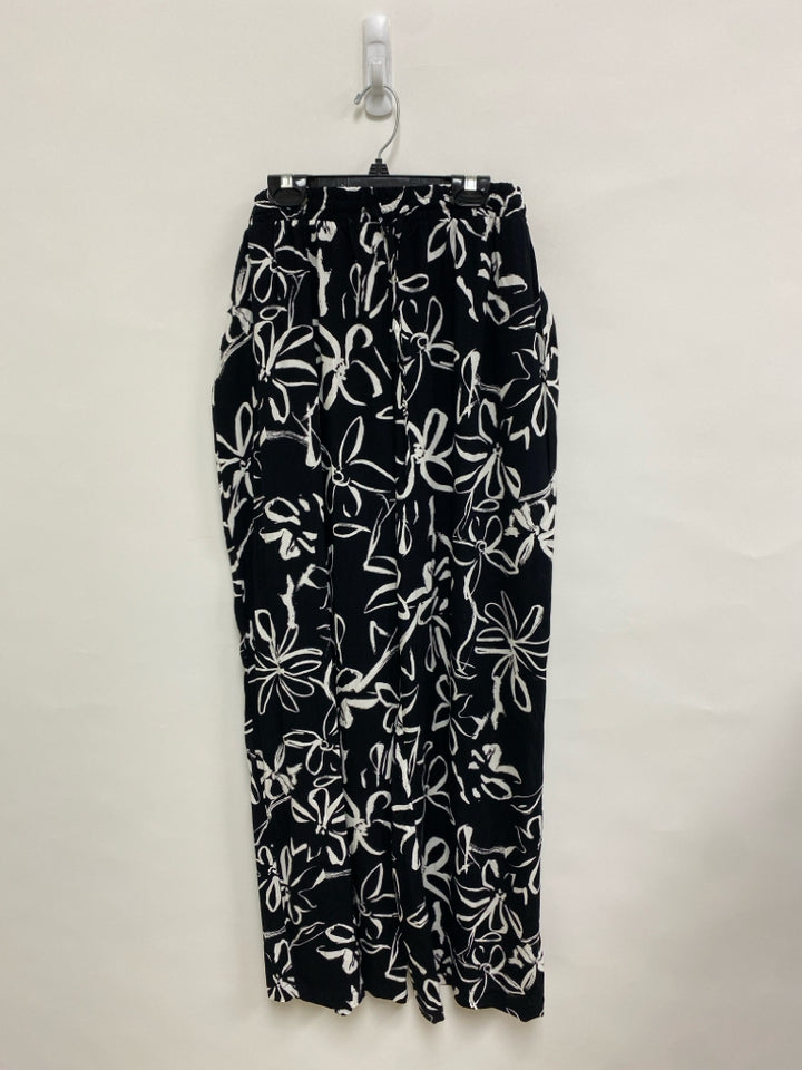 NWT SABRINA LAUREN Size XL Black White Flowers Pull-on Ladies Pants