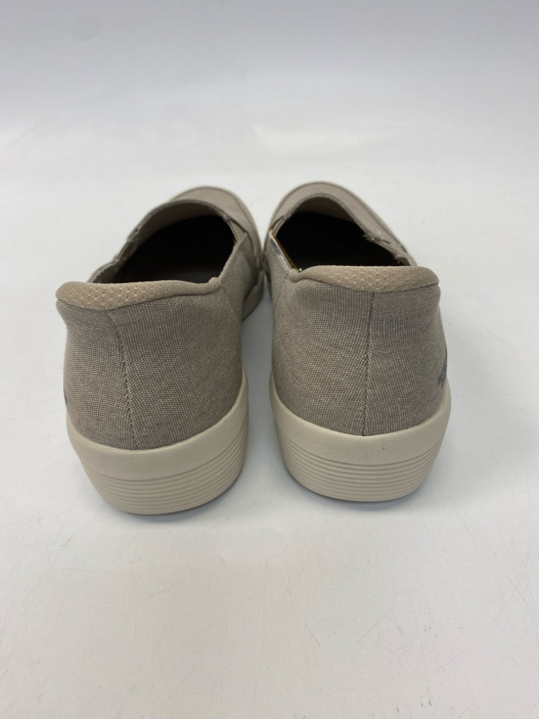 NWT Skechers  Size 8.5 Beige Sneakers