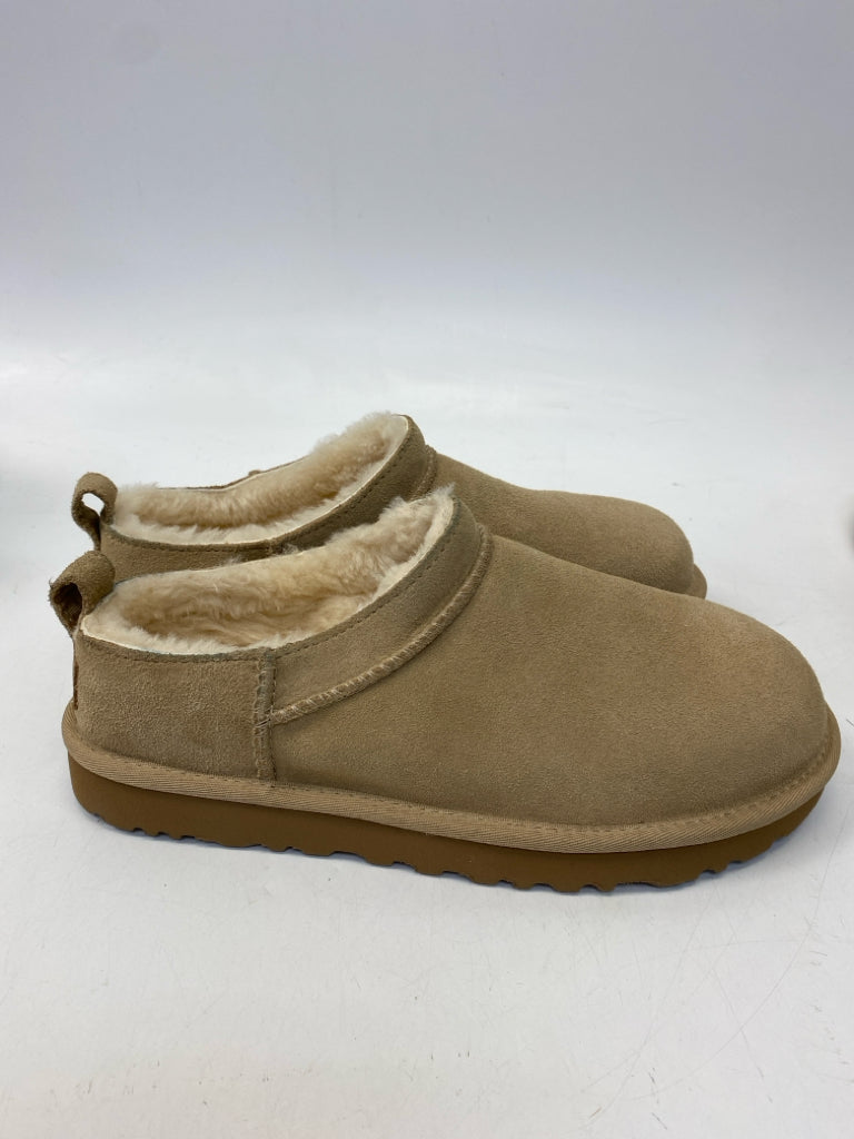 UGG  Size 8 Tan Suede Slippers