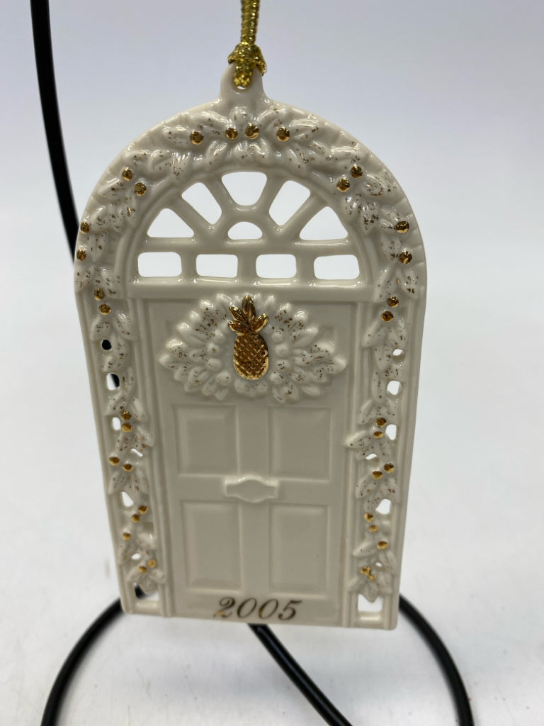 Lenox  Ornament Williamsburg Door 2005