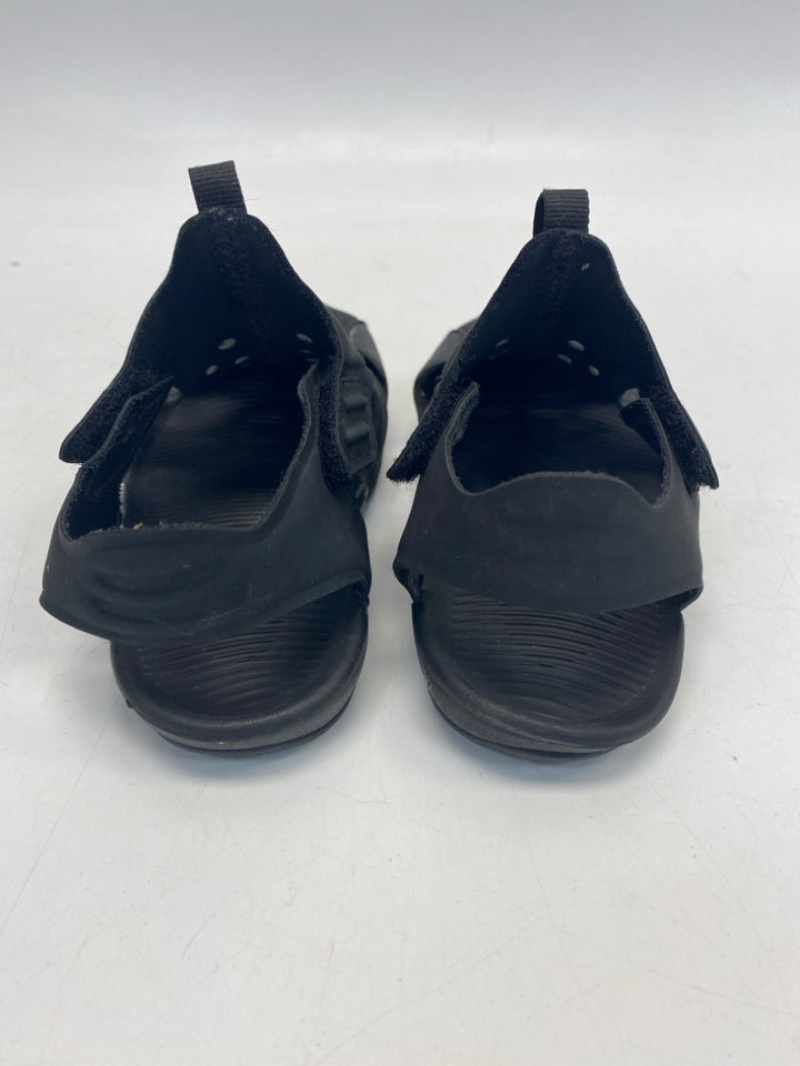 Nike SIZE 11 Black Boy&