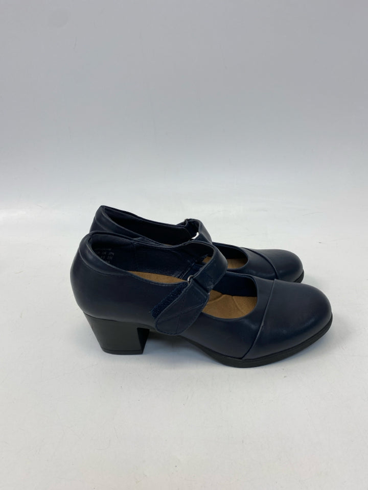 Dream Pairs  Size 6.5 Dark Navy Heels