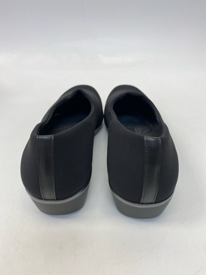 NWOT Sas  Size 10 Black Sneakers