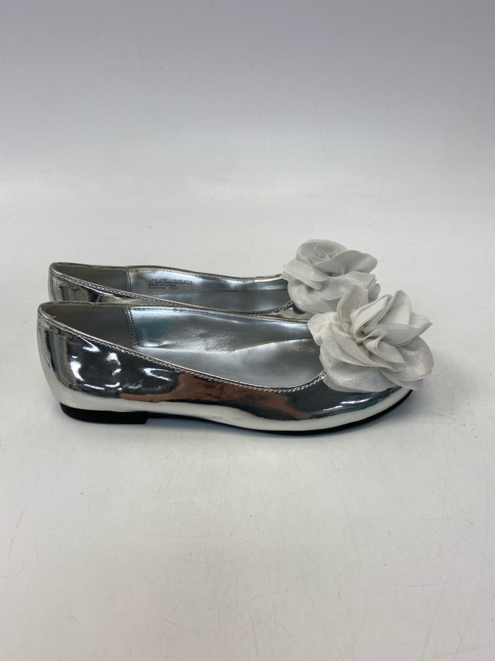 NWOT Nina SIZE 2 Silver Rosette Patent Girl&