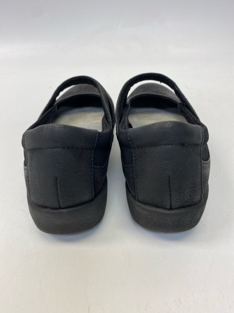 Clarks US Size 7 Black Flats