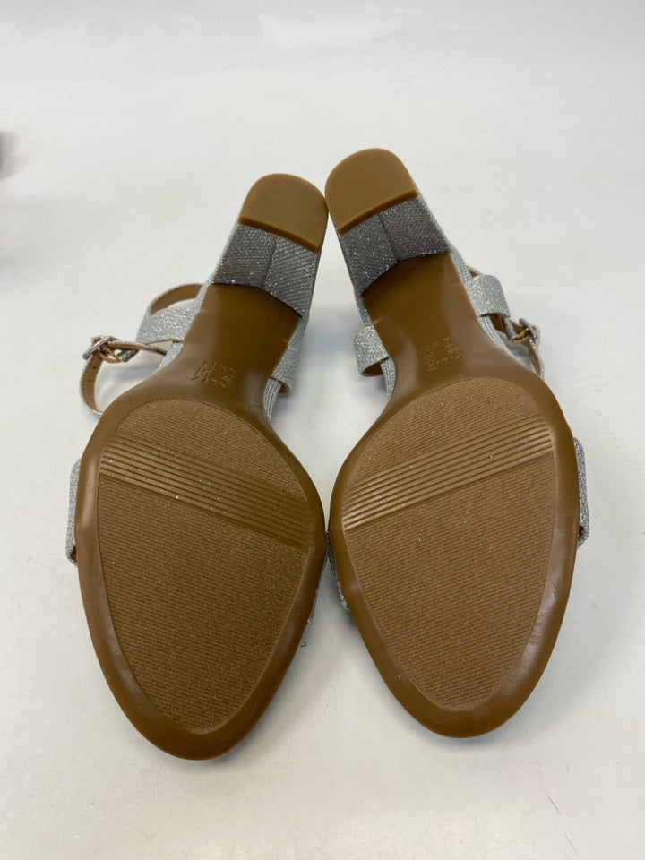 NWOT Naturalizer  Size 7.5 Silver Shimmery Sandals