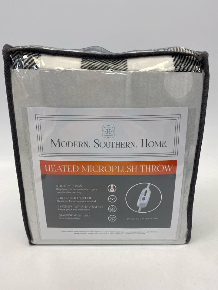 NEW/PKG Black/White Blanket