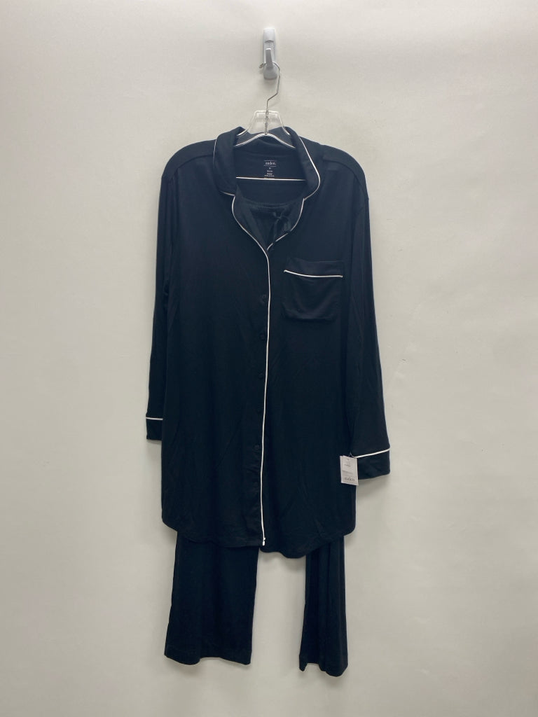 NWT auden Size M Black White Trimmed Ladies 2pc Pajamas