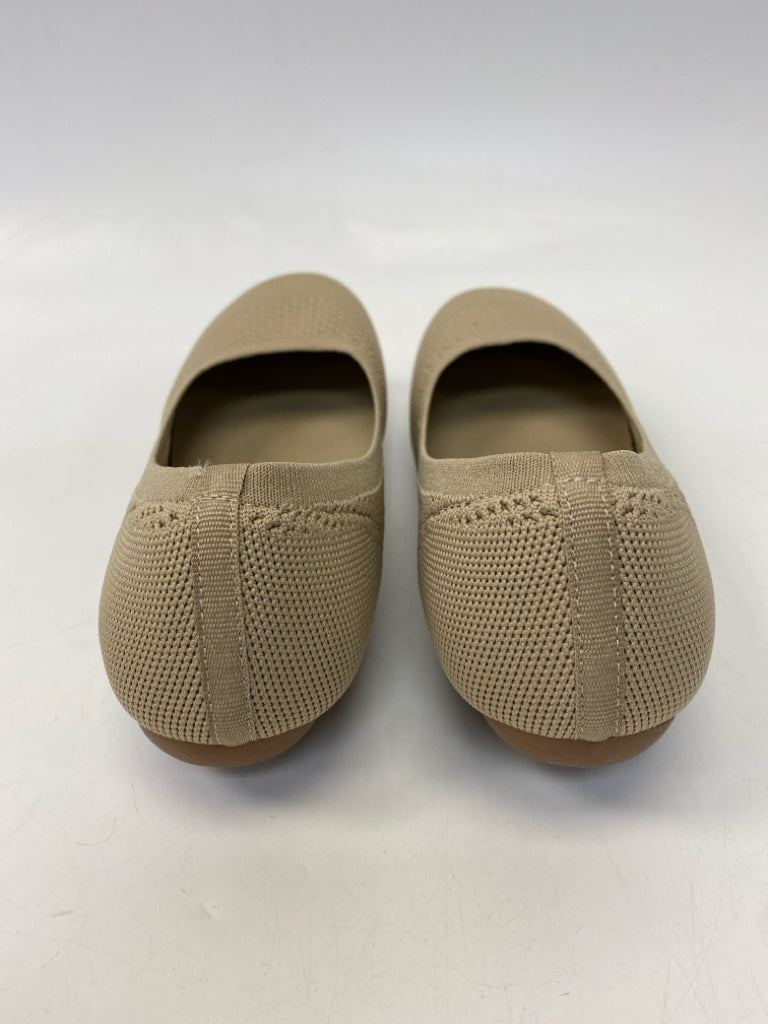 32 Degrees  Size 10 Cream Fabric Flats