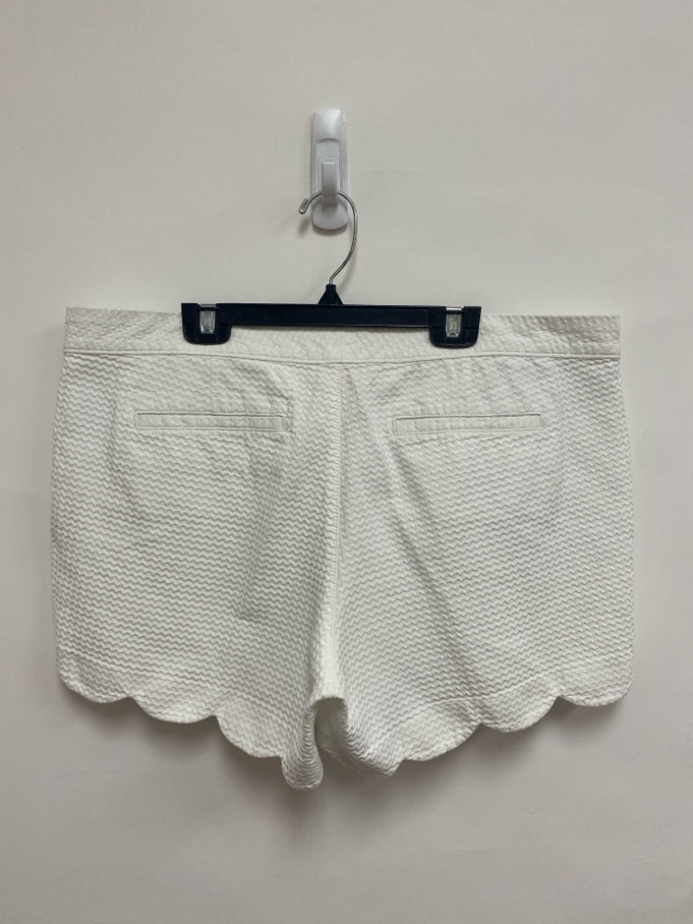 LILLY PULITZER Size 14 White Texture Ladies Shorts
