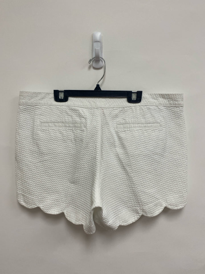 LILLY PULITZER Size 14 White Texture Ladies Shorts