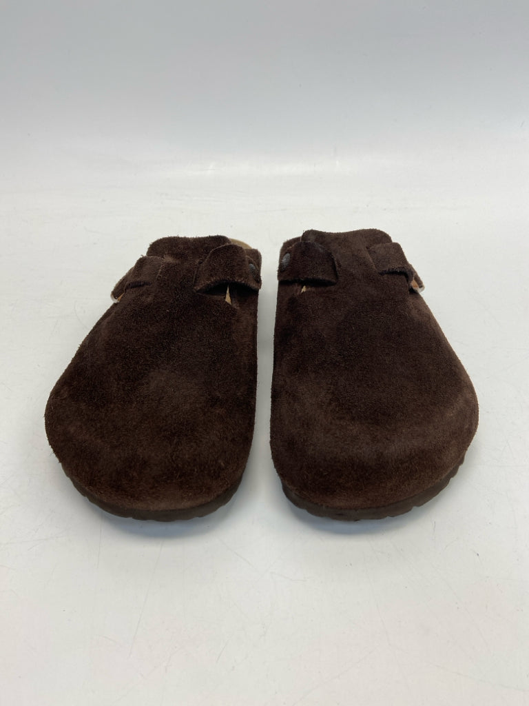 Birkenstock  Size 8 Dark Brown Buckle(s) Suede Clogs