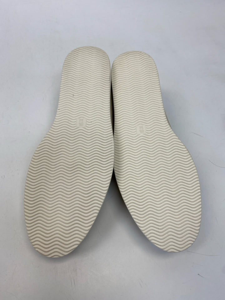 NWOT Vaneli  Size 8.5 Tan Perforated Flats