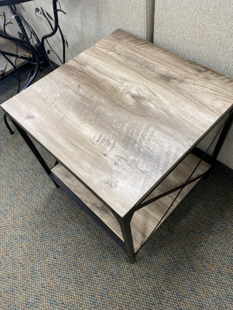 Gray/Blk End Table