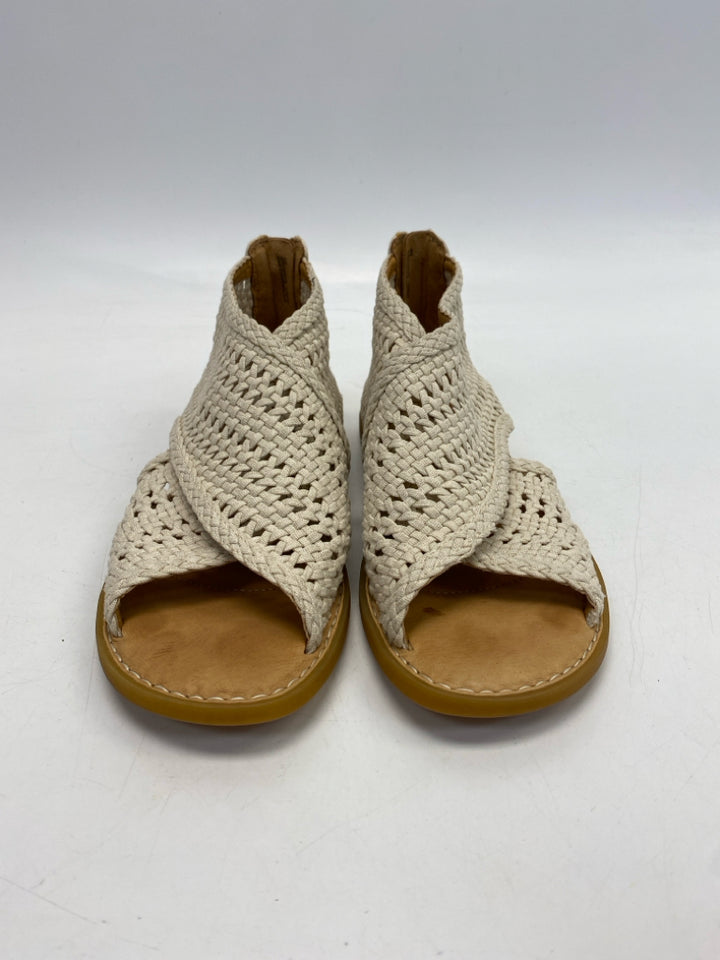 Born  Size 9 Beige Woven Sandals