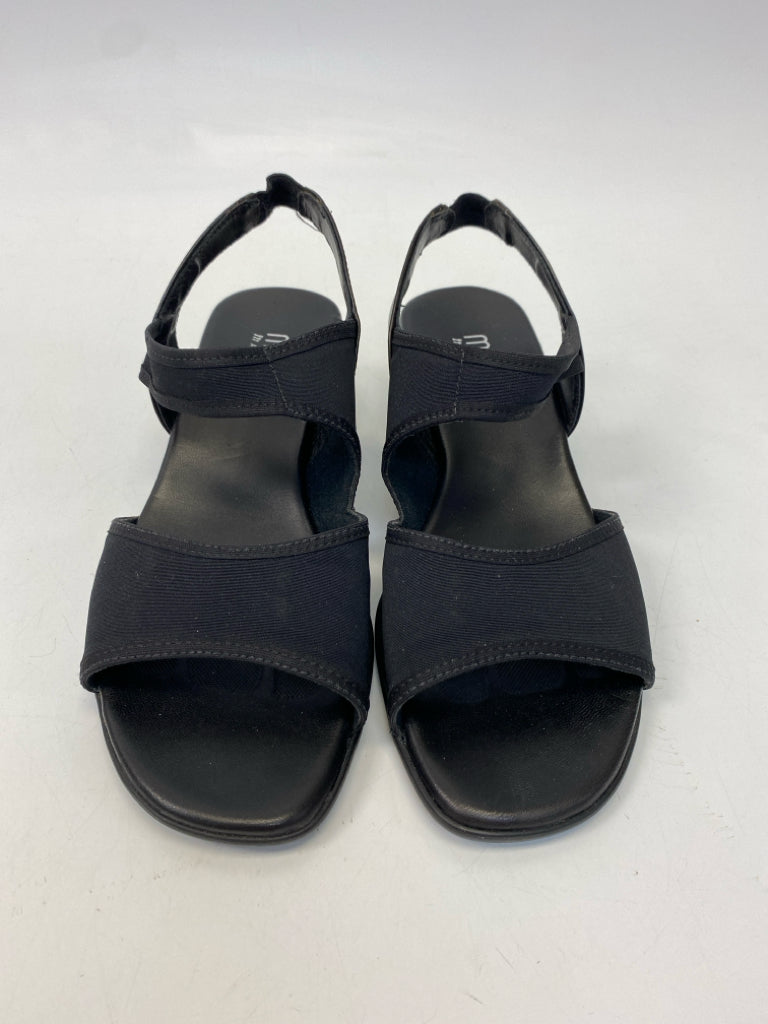 Munro  Size 8 Black Sandals