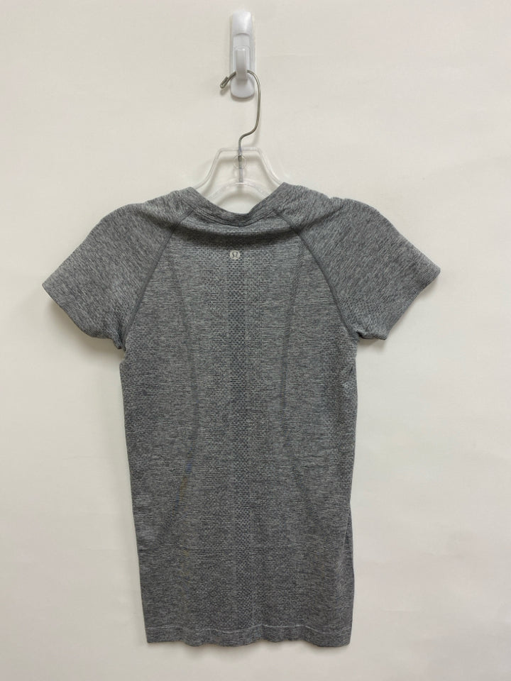 Lululemon Size 4 Gray Athletic Top